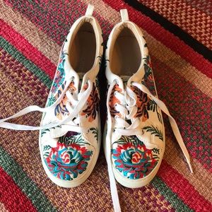 White leather embroidered J/Slides